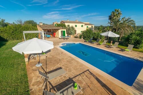 N Amera in Santa y With 5 Bedrooms and 5 Bathrooms