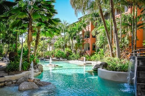 Lux Resort - 9 Pools Gym Free Parking