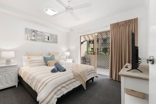 Lux Apartment Cairns - 9 Pools BBQ Gym