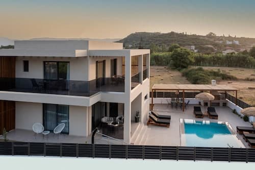 Diamond Villa With Swimming Pool