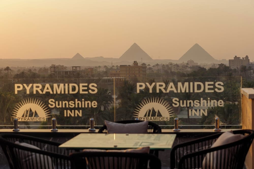 Pyramids sunshine inn