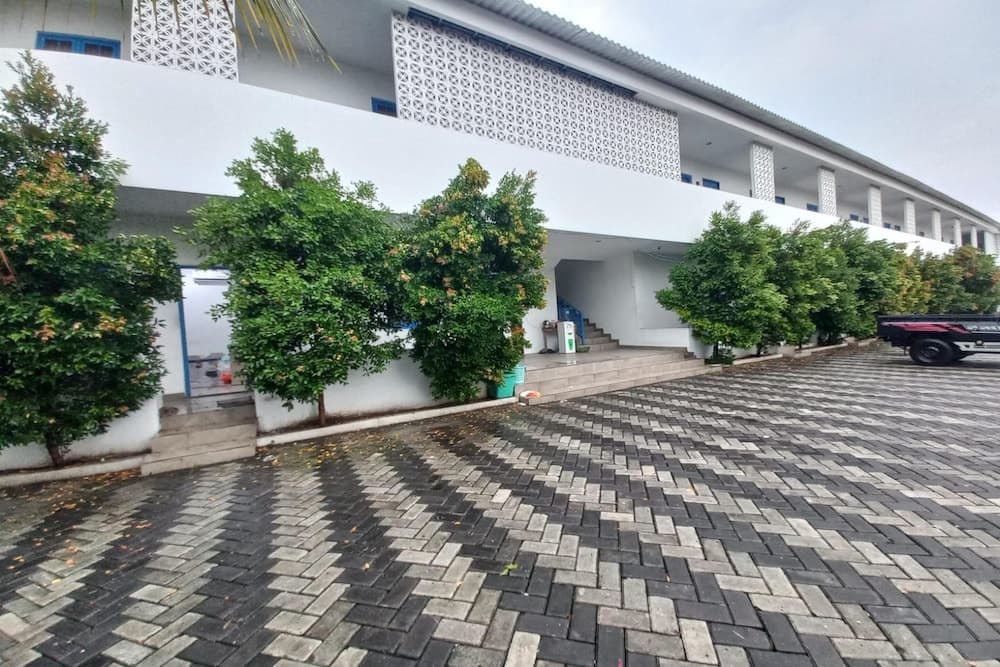 OYO 94103 Sands Residence Ii