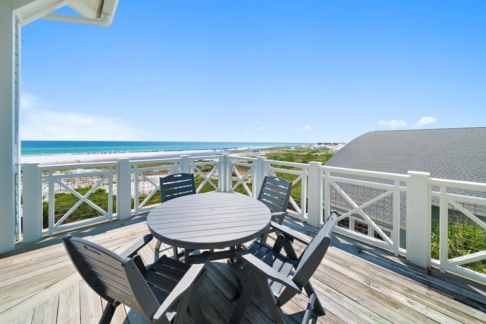 Paradise Loft 3 Bedroom Townhouse by RedAwning