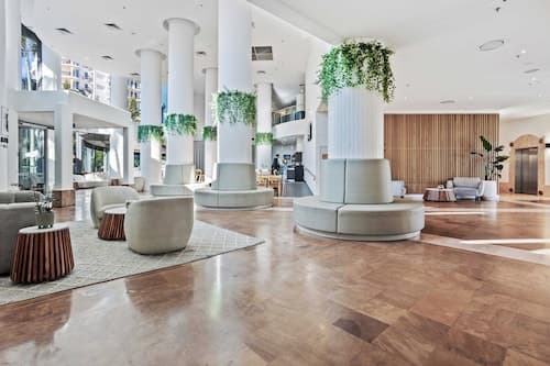 Surfers Paradise Studio with Ocean Views