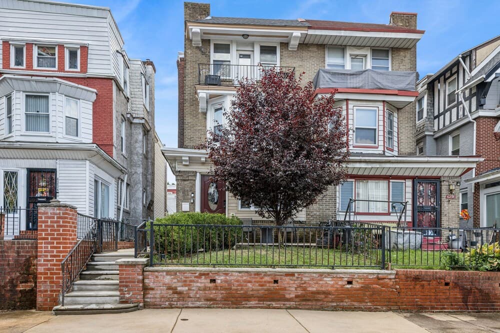 Elegant 5br Townhome In Prime Location 5 Bedroom Townhouse by RedAwning