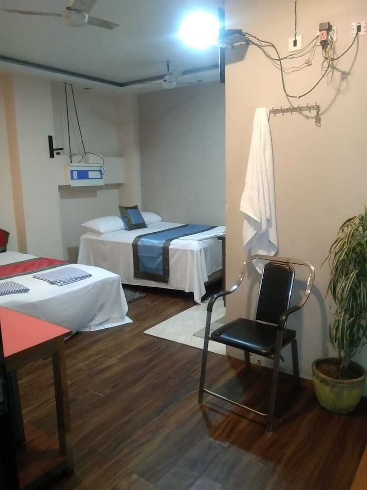 Hotel Medwin Kashi Dham