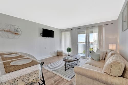 Sunset on the Bay Designer Condo Private Balcony