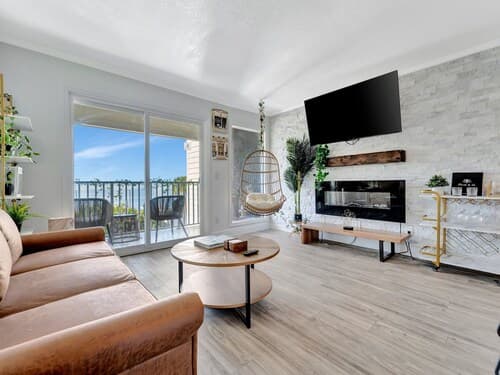 The Palm Exclusive Tropical Luxury on the Water