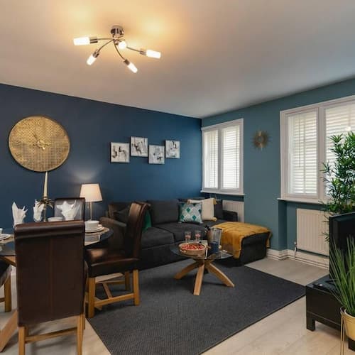 Short Walk to I360 and Beach 5 Condo With Patio