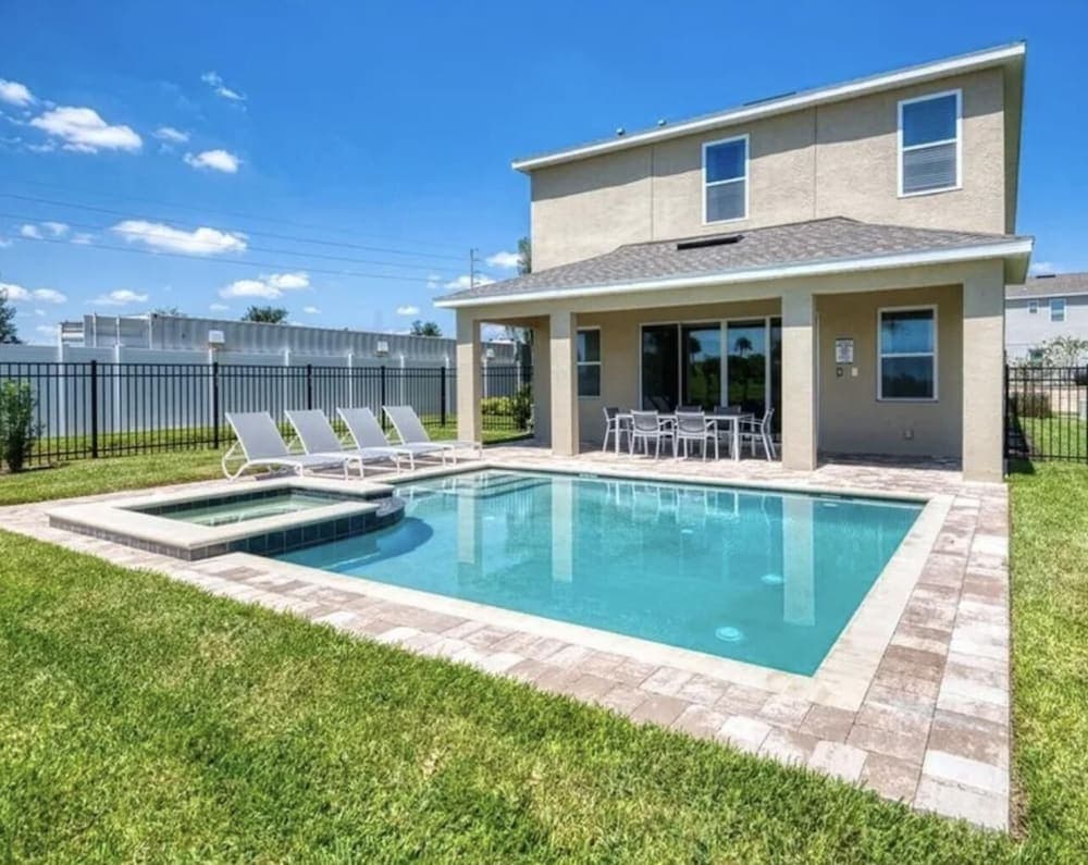 Amazing 4/3 Home at Reunion!! With Private Pool, Near Disney and Universal!!