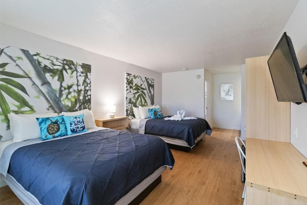 1/1 Condo-hotel With Double bed and Community Pool Miles From Disney!