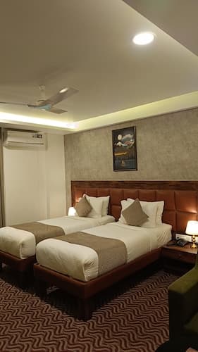Royal Ace Luxur Hotel