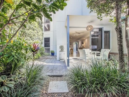 Stunning She Oak Lane 2 BR Apartment