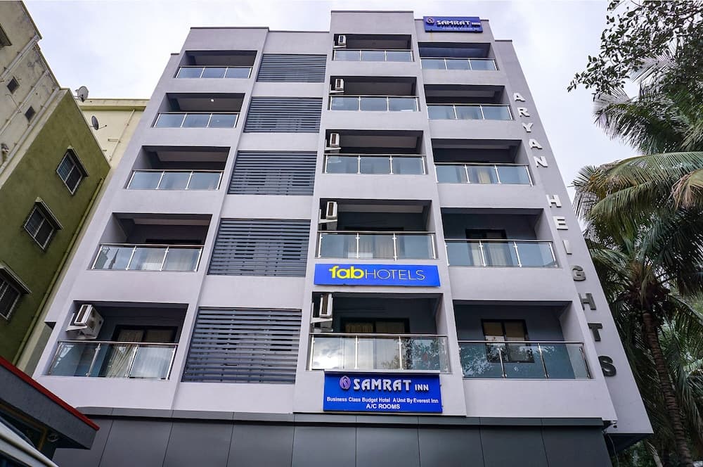 Fabhotel Everest Inn