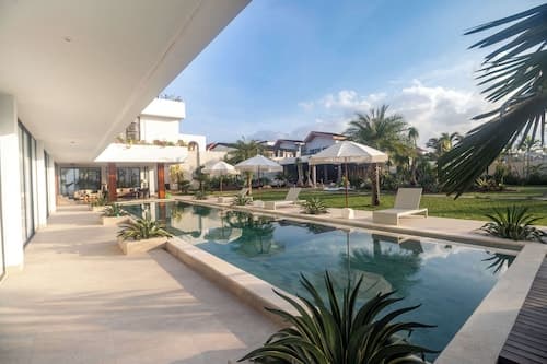 Octa Canggu Villa and Condotel