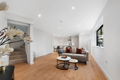 Modern Townhouse, Close to 02,excel, 5mins to Tube
