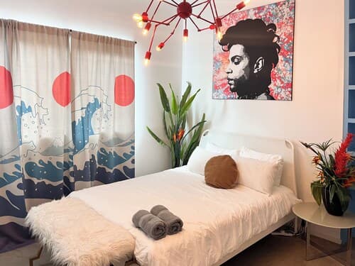 Massive Compound 20 Beds-6 min walk