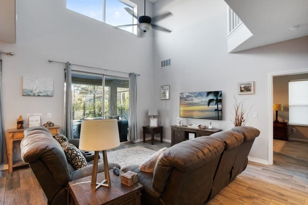 6 Bedroom Disney Home Lanai, Screened Pool & Spa 6 Villa by RedAwning