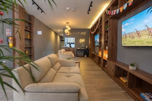 XLiving Host & Rooms