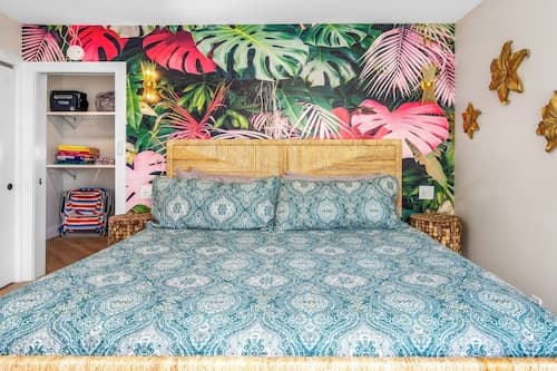 Hip Hawaiian Oceanfront Vistas
