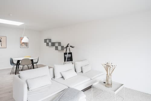Fantastic Apartment w French Balcony