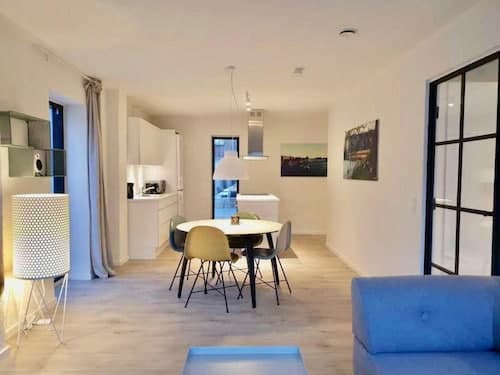 Fantastic Apartment w French Balcony