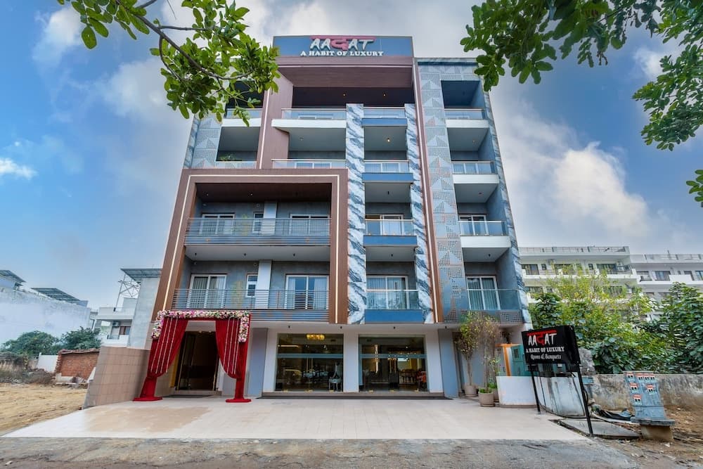Aadat Hotel Near Artemis Hospital Gurgaon