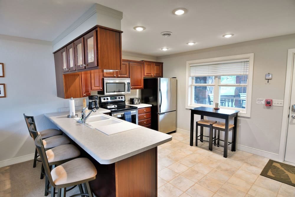 Unit 207 2 Bdrm/ 2 BA