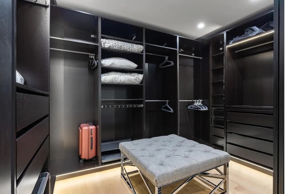 Luxury Clarendon 4-BR Homestay - McVeigh