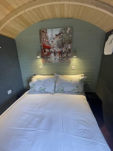 Enchanted Cabin Retreat in Sibford Gower