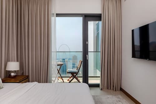 Stylish 2BR with Marina Views