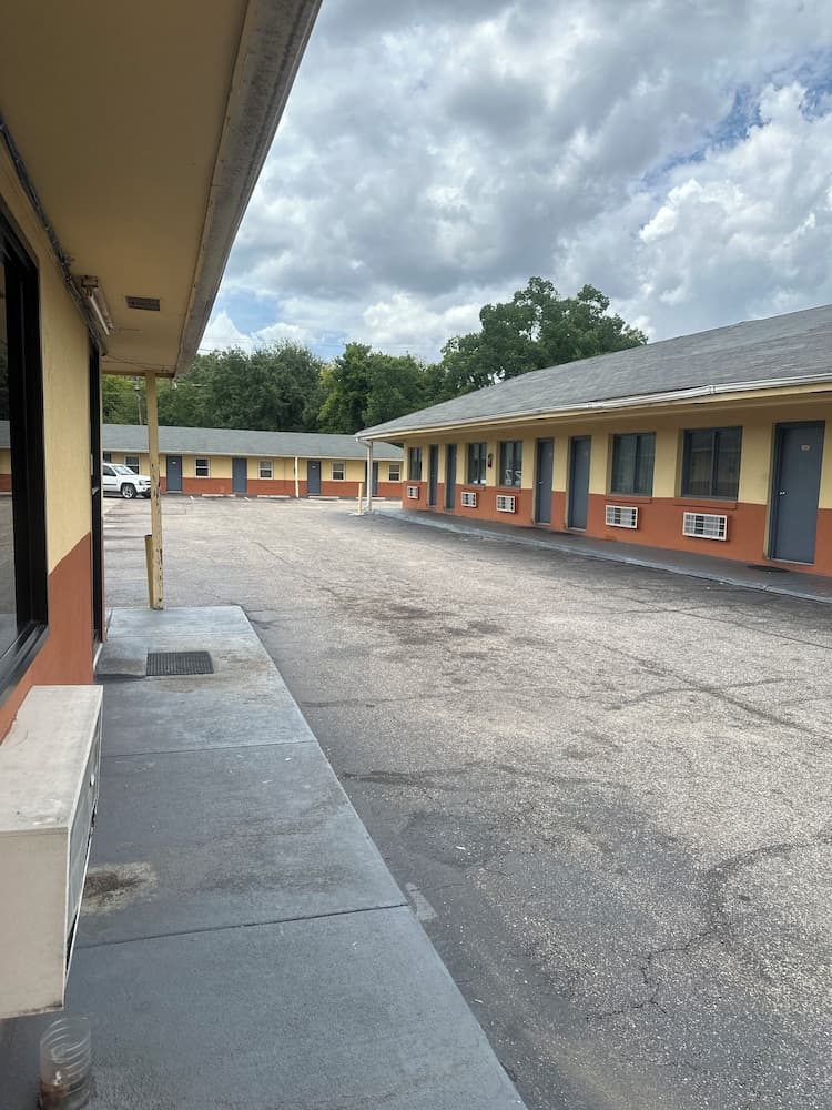 johns motel