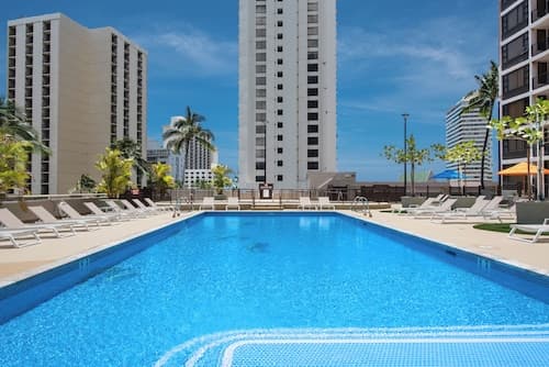 Diamond Head and Ocean views with King Bed and Parking