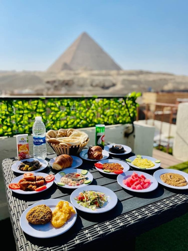 solima pyramids inn