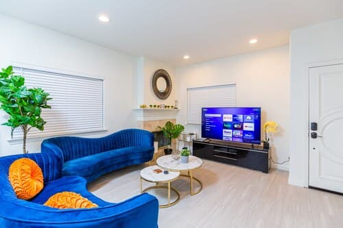 Elegant Pasadena Retreat Prime Comfort Awaits