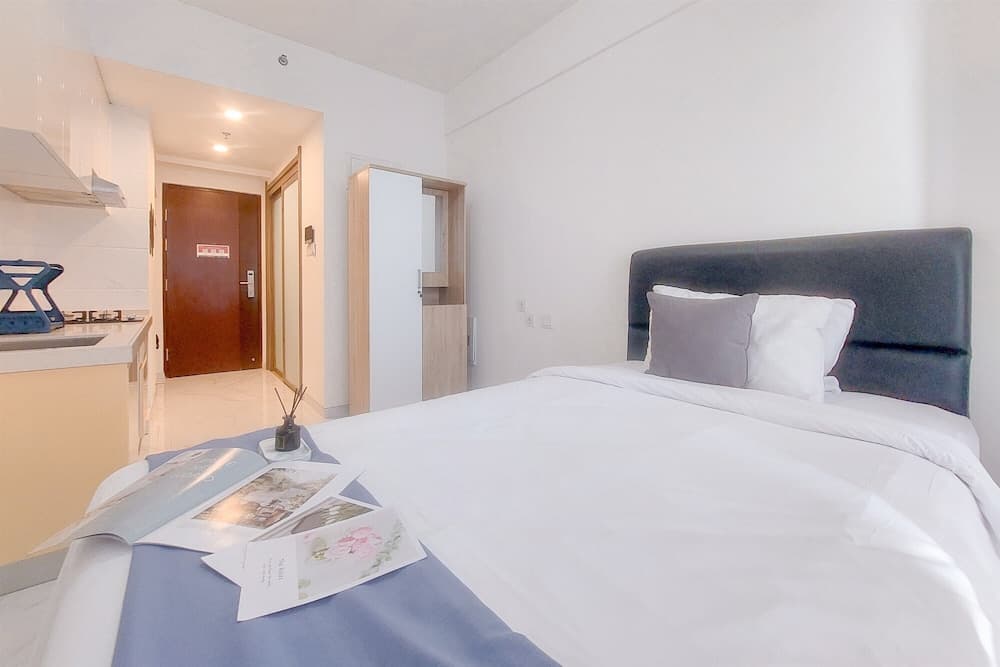 Good Place And Homey Studio Sky House Bsd Apartment