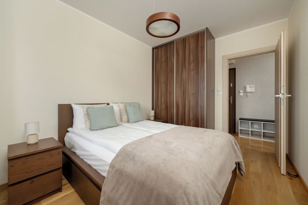 Spacious Apartment for 6 by Renters