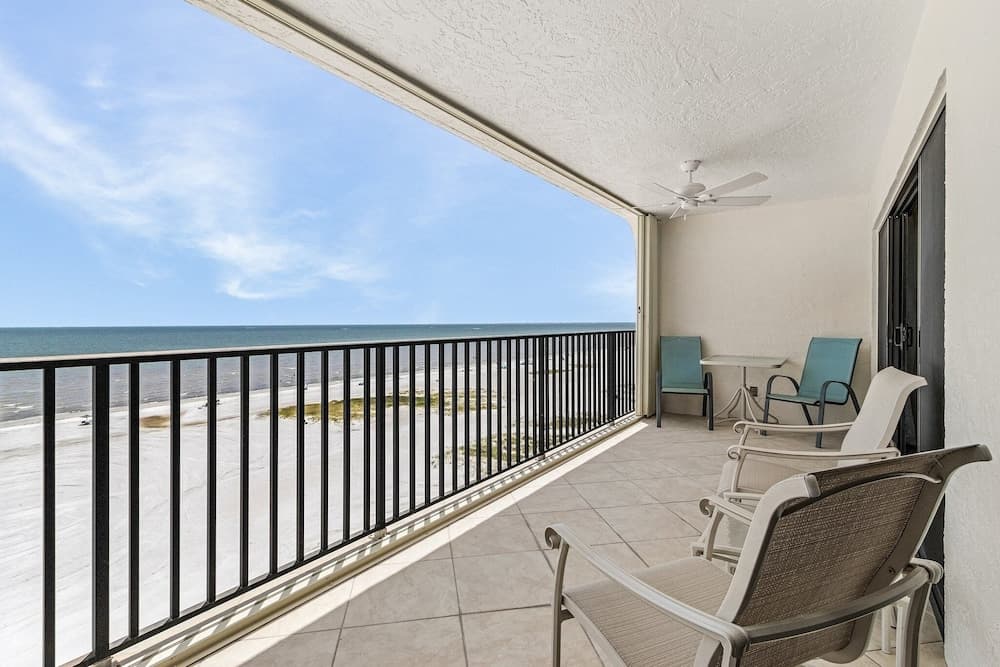 Pelican Watch 604 3 Bedroom Condo by RedAwning