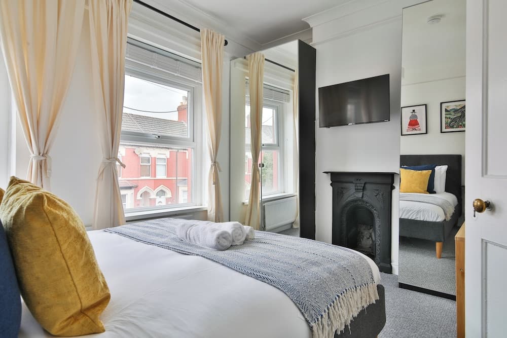 Stunning 2 Bedroom Cardiff Bay House