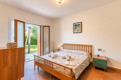 Casa Zini- Apartment With Shared Pool & Garden