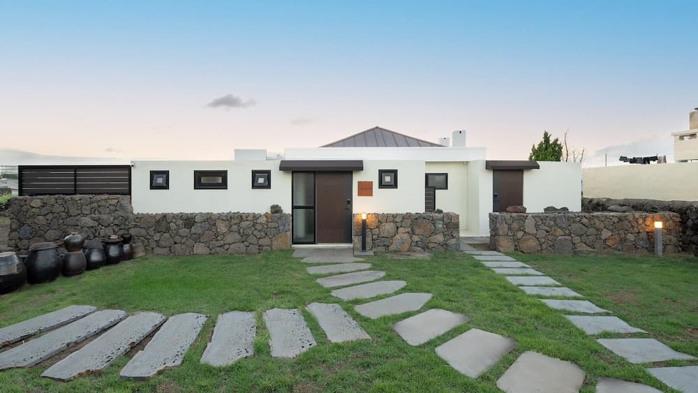 Jeju Staysosoheon Dokchae Pension