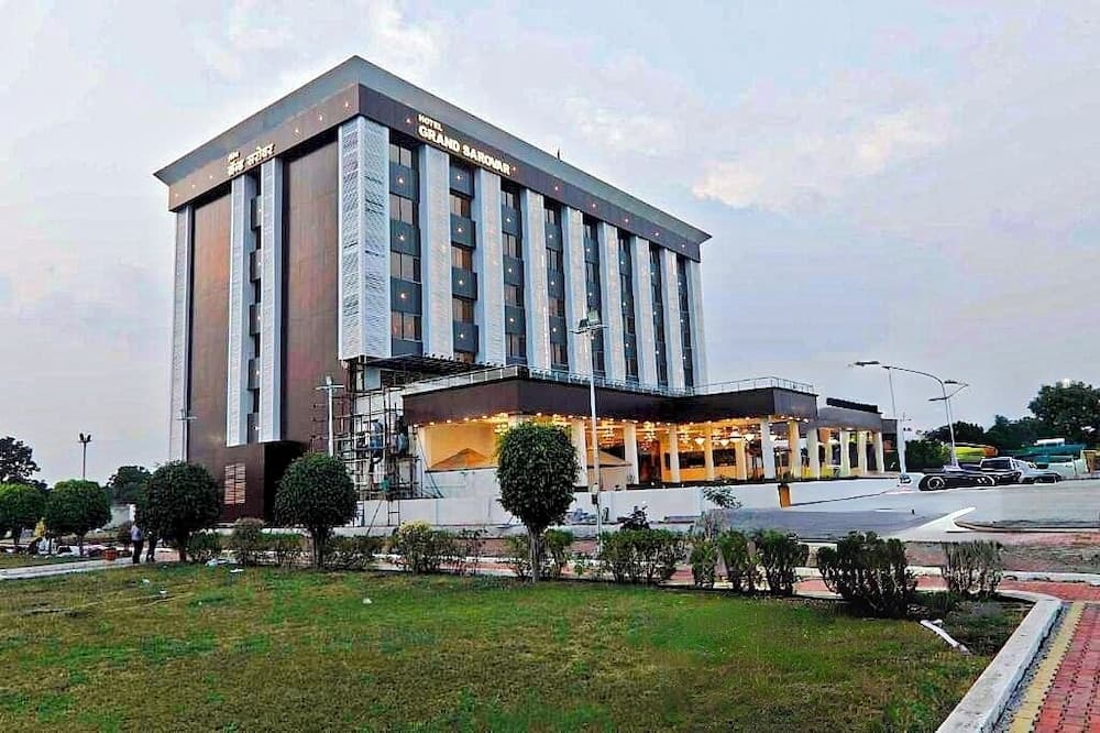 Hotel Grand Sarowar