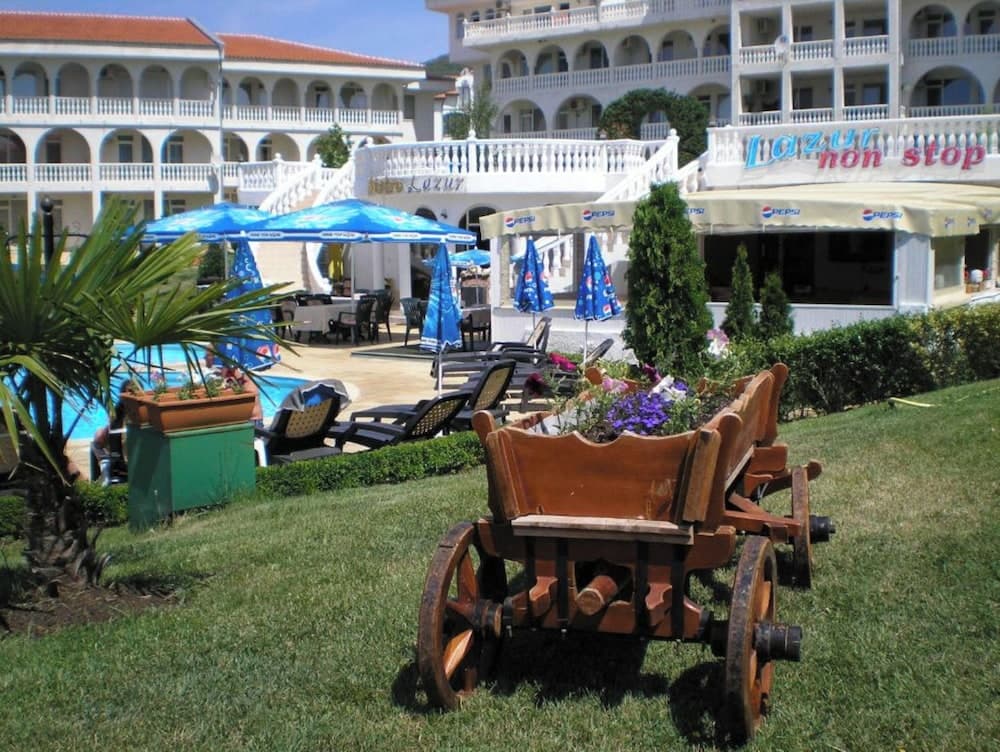 LAZUR 1-5 Apart Complex