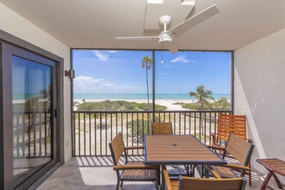 Pelicans Roost 206 2 Bedroom Condo by RedAwning