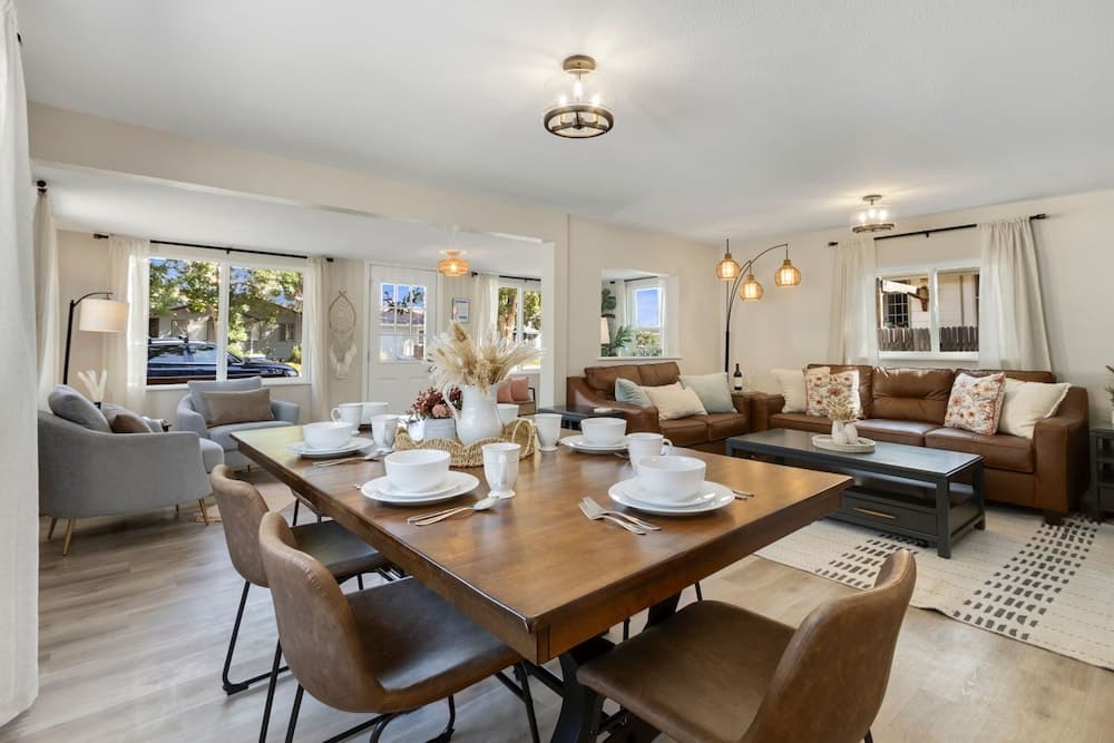 Downtown Windsor Home With Hot Tub & Pool Table