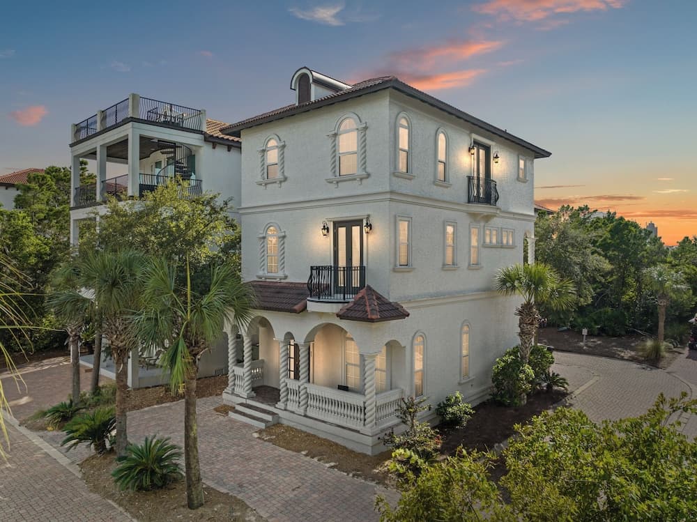 Poseidon's Grotto! 4BR 4.5ba Dog-friendly Heated Private Pool Grill Sleeps 12