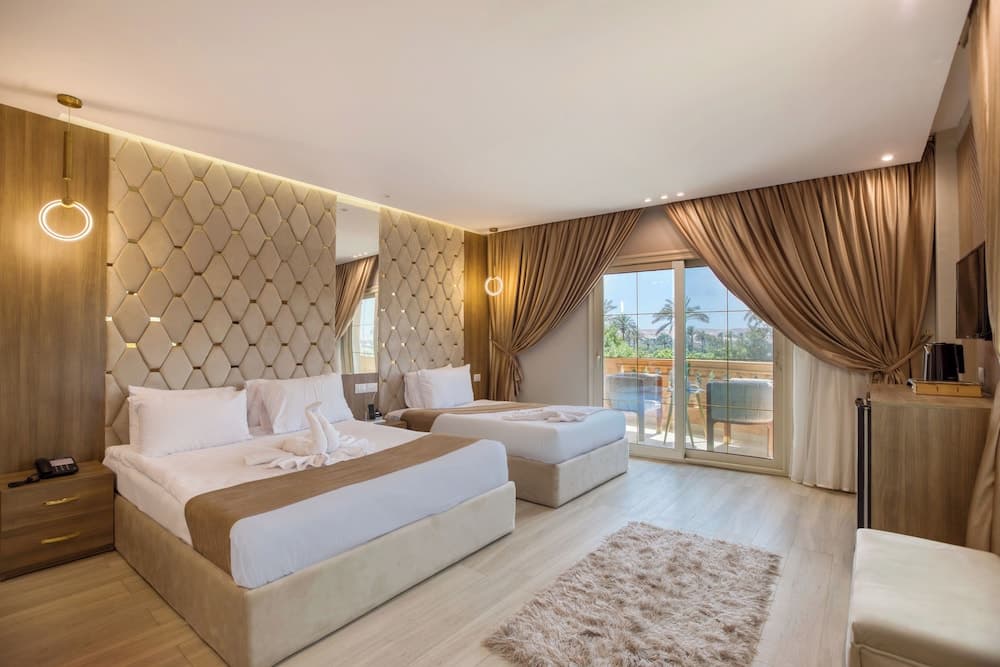 Golden Palm Sunrise Inn