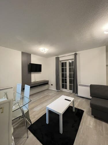 Cosy Cardiff Apartment Near City Centre