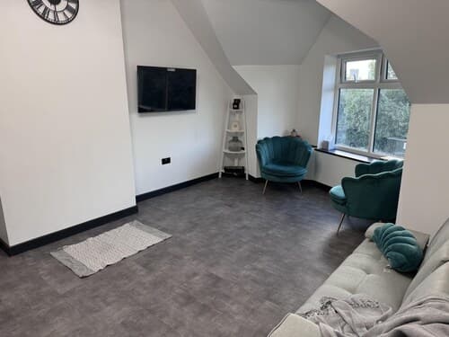 City Apartment Sleeps 5 With Parking