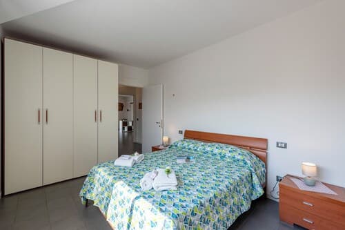 Rosy House 100m From Lake& Shared Pool